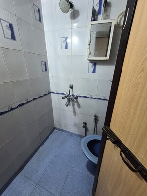 Bathroom in 3.5 BHK Apartment at Vinit Tower, Andheri West – for Rent