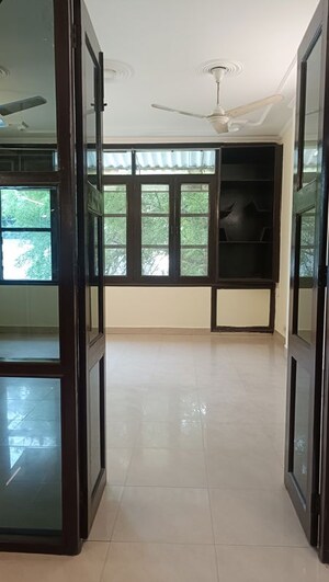 Room in 2 BHK Builder Floor at Hauz Khas Enclave – for Rent