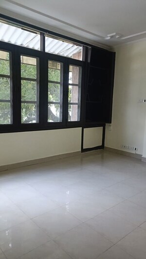 Room in 2 BHK Builder Floor at Hauz Khas Enclave – for Rent