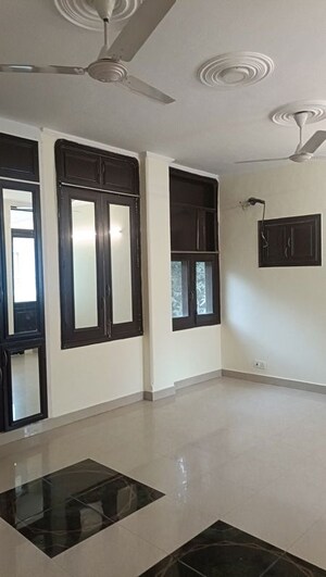 Room in 2 BHK Builder Floor at Hauz Khas Enclave – for Rent