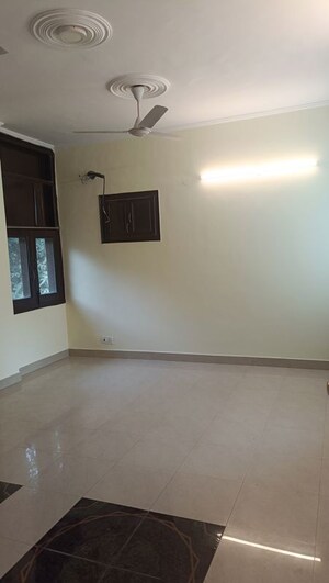 Room in 2 BHK Builder Floor at Hauz Khas Enclave – for Rent