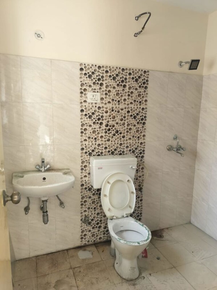 Bathroom, aneki hetmapur 3 Bedroom 1410 Sq.Ft. Apartment In Aneki Hetmapur Haridwar 10238651