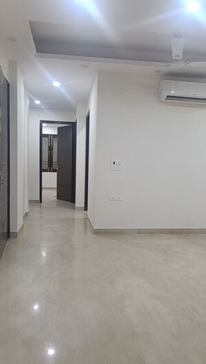 Room in 2 BHK Builder Floor at Green Park – for Rent