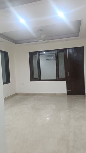Room in 2 BHK Builder Floor at Green Park – for Rent