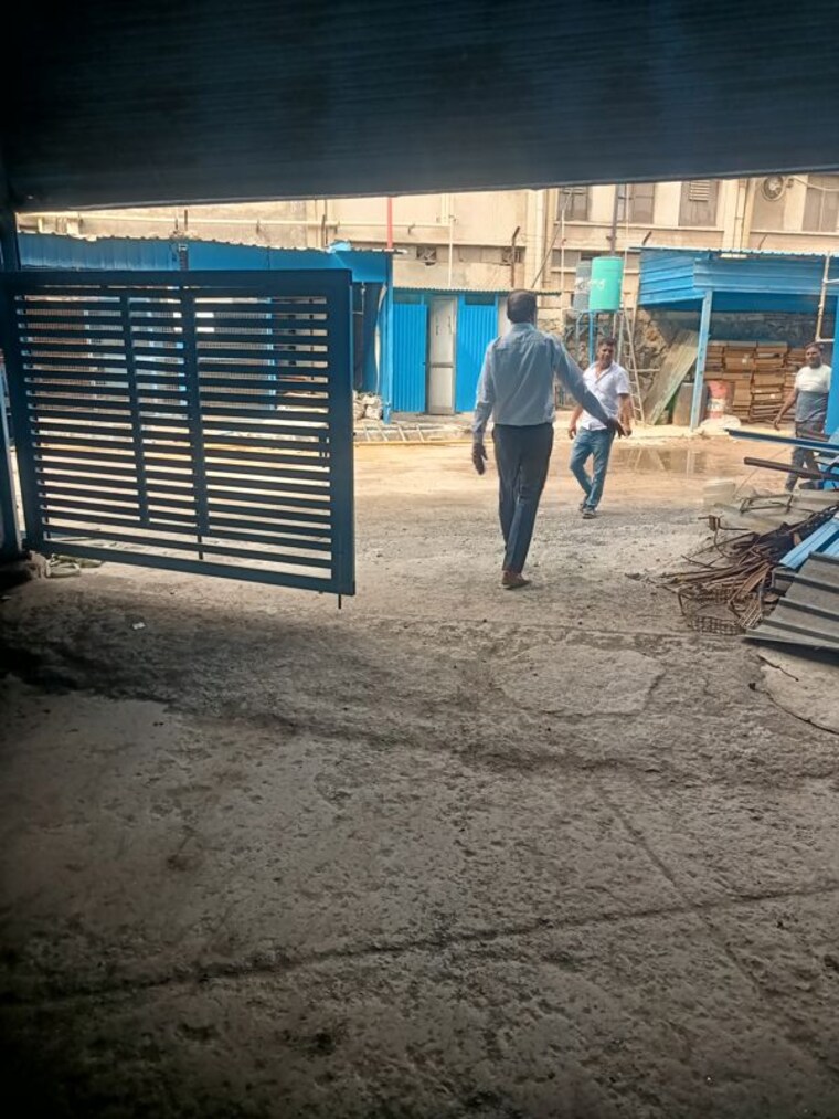  Parking, neha-florence Commercial Warehouse 11000 Sq.Yd. In Ballabhgarh Faridabad 10238665