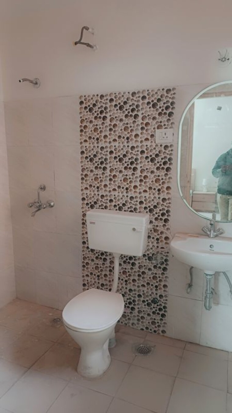 Bathroom, jwalapur 2 Bedroom 880 Sq.Ft. Apartment In Jwalapur Haridwar 10238669