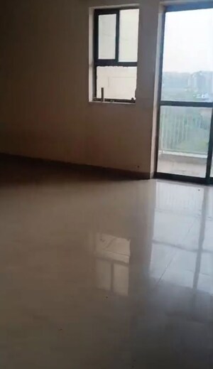 Room in 2 BHK Apartment at Unitech Uniworld Gardens 2, Sector 47 – for Rent