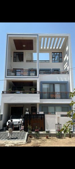 6+ BHK + Extra Room Villa For Rent in Emaar Gomti Greens