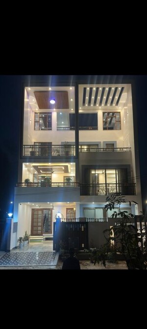 Kitchen in 6+ BHK Villa at Emaar Gomti Greens, Gomti Nagar – for Rent