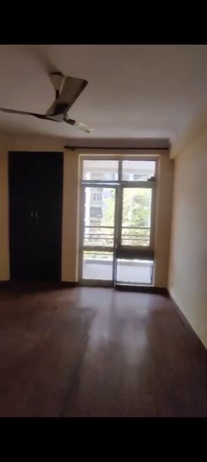 Room in 3 BHK Apartment at Mapsko Krishna Apra Sapphire, Vaibhav Khand – for Rent