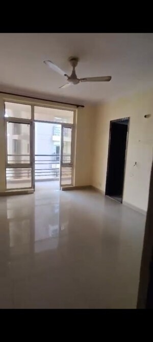 Room in 3 BHK Apartment at Mapsko Krishna Apra Sapphire, Vaibhav Khand – for Rent