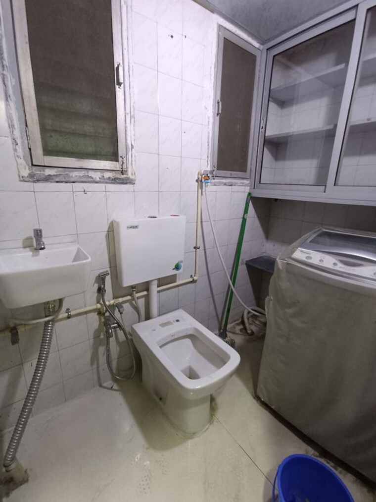Bathroom, naupada 1 Bedroom 557 Sq.Ft. Apartment In Naupada Thane 10238836