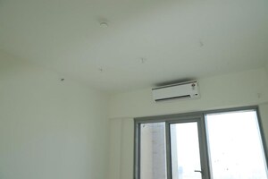 Room in 4 BHK Apartment at Ariisto Bellanza, Mulund West – for Rent