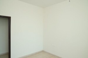 Room in 4 BHK Apartment at Ariisto Bellanza, Mulund West – for Rent