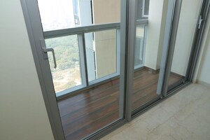 Room in 4 BHK Apartment at Ariisto Bellanza, Mulund West – for Rent