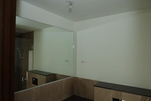 Room in 4 BHK Apartment at Ariisto Bellanza, Mulund West – for Rent