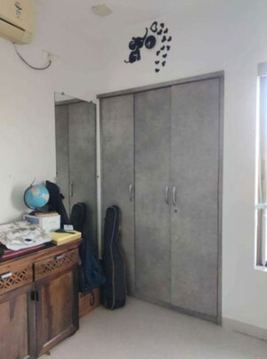 Furnished Amenities in 2 BHK Apartment at Lodha Luxuria Priva, Majiwada – for Sale