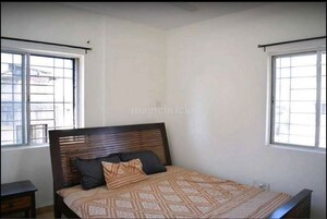 Bedroom in 2 BHK Apartment at Karve Road – for Rent