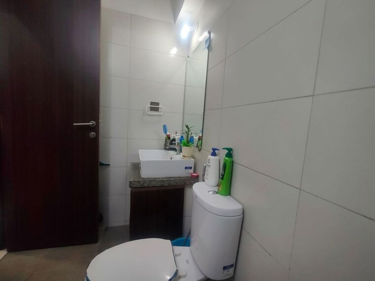 Bathroom, kalpataru-bliss 2 Bedroom 710 Sq.Ft. Apartment In Santacruz East Mumbai 10238943