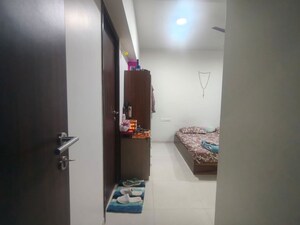 Bedroom in 2 BHK Apartment at Kalpataru Bliss, Santacruz East – for Rent