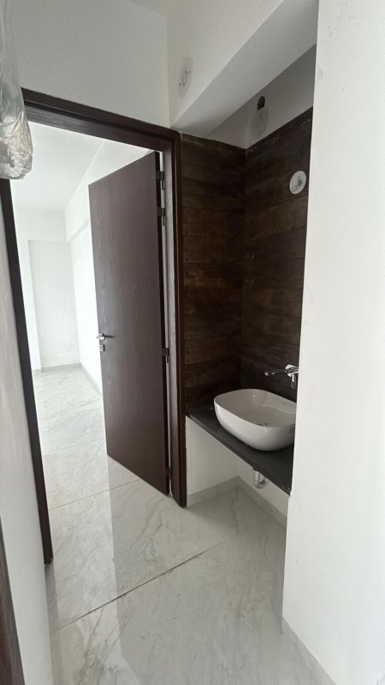 Bathroom, kohinoor-courtyard-one 2 Bedroom 785 Sq.Ft. Apartment In Wakad Pune 10239029