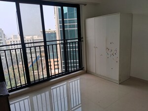 Master Bedroom in 2 BHK Apartment at Kalpataru Primus Residence, Santacruz East – for Rent
