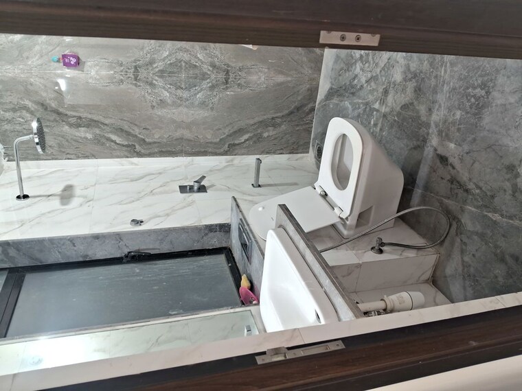 Bathroom, kalpataru-primus-residence 2 Bedroom 650 Sq.Ft. Apartment In Santacruz East Mumbai 10239018
