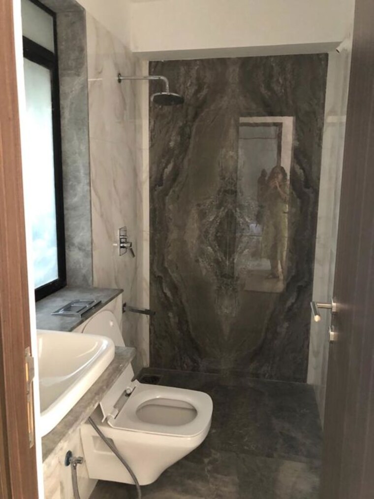 Bathroom, kalpataru-primus-residence 2 Bedroom 650 Sq.Ft. Apartment In Santacruz East Mumbai 10239018