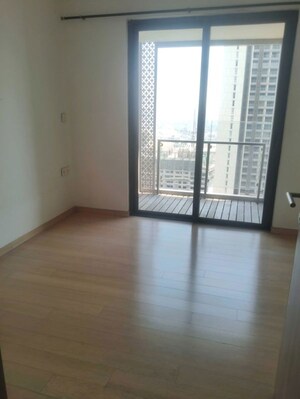 Room in 3 BHK Apartment at Lodha NCP Commercial Tower Supremus, Wadala – for Rent