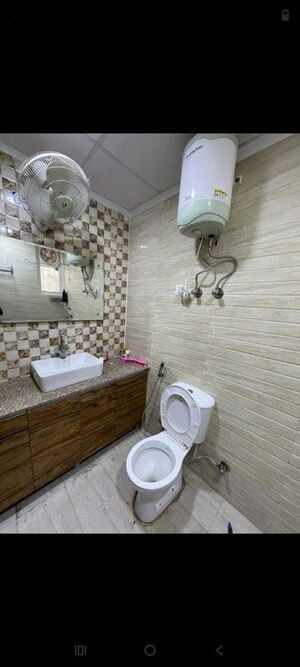 Bathroom in 3.5 BHK Apartment at Ajnara Klock Tower, Sector 74 – for Rent