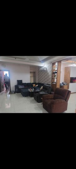 3.5 BHK + Servant Room Apartment For Rent in Ajnara Klock Tower