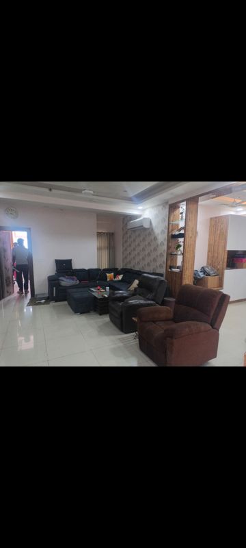 3.5 BHK + Servant Room Apartment For Rent in Ajnara Klock Tower