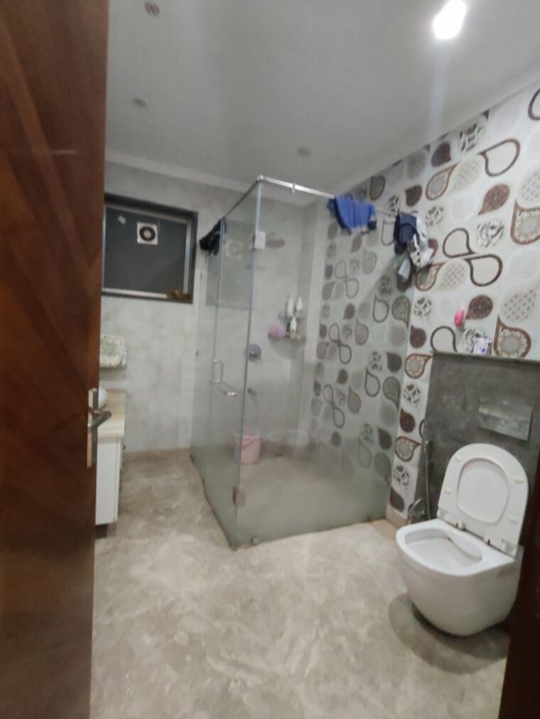 Bathroom, ansal-sushant-shopping-arcade 3 Bedroom 420 Sq.Yd. Builder Floor In Sector 27 Gurgaon 10239143