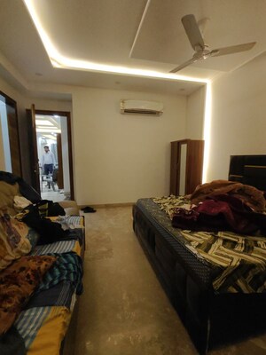Living Room in 3 BHK Builder Floor at Ansal Sushant Shopping Arcade, Sector 27 – for Rent