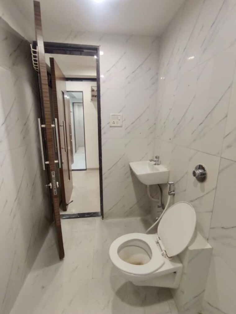 Bathroom, tulsi-pride 3 Bedroom 940 Sq.Ft. Apartment In Chembur Mumbai 10239208