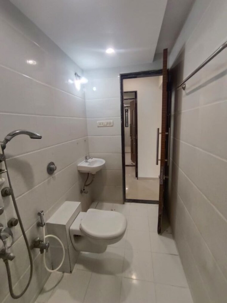Bathroom, tulsi-pride 3 Bedroom 940 Sq.Ft. Apartment In Chembur Mumbai 10239208