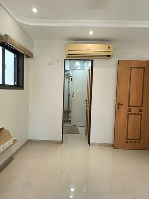 Bedroom in 1.5 BHK Apartment at Parel – for Rent