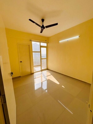 Room in 3 BHK Apartment at Pyramid Altia, Sector 70 – for Rent