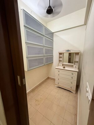 Room in 3.5 BHK Apartment at The Wadhwa The Address, Ghatkopar West – for Rent