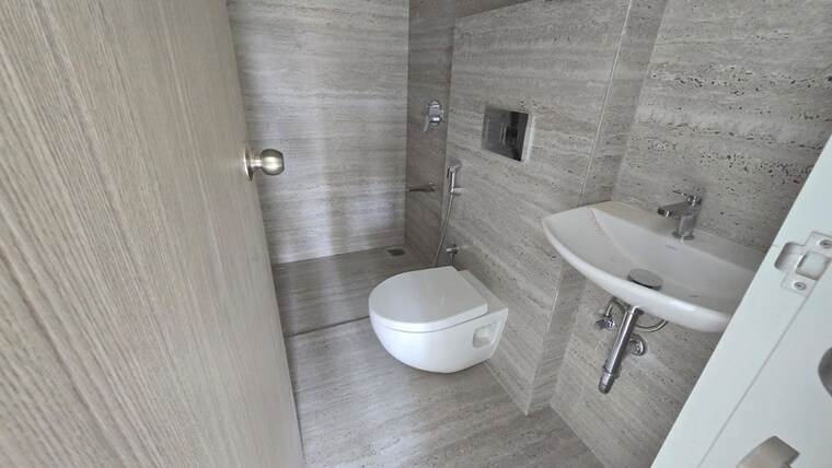 Bathroom, dadar west 2 Bedroom 600 Sq.Ft. Apartment In Dadar West Mumbai 10217784