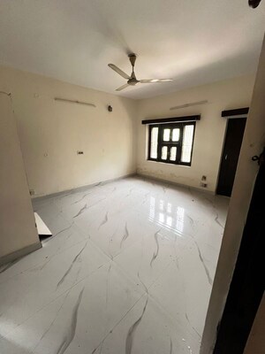 Room in 2 BHK Builder Floor at AVL 36 Gurgaon, Sector 36 – for Rent