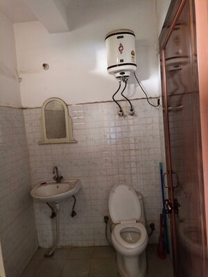 Bathroom in 2.5 BHK Apartment at Supertech Cape Town, Sector 74 – for Rent