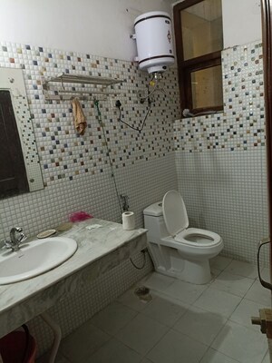 Bathroom in 2.5 BHK Apartment at Supertech Cape Town, Sector 74 – for Rent