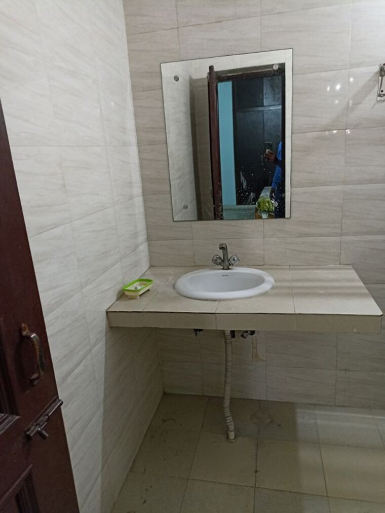 Bathroom, supertech-cape-town 2.5 Bedroom 1325 Sq.Ft. Apartment In Sector 74 Noida 10239334