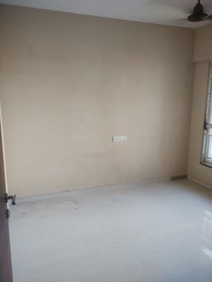 Room in 2 BHK Apartment at Kabra Aurum, Goregaon West – for Rent