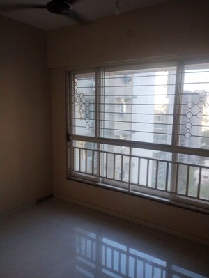 Room in 2 BHK Apartment at Kabra Aurum, Goregaon West – for Rent