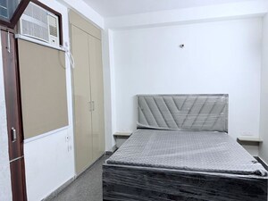 Room in 3 BHK Builder Floor at Sector 46 – for Rent