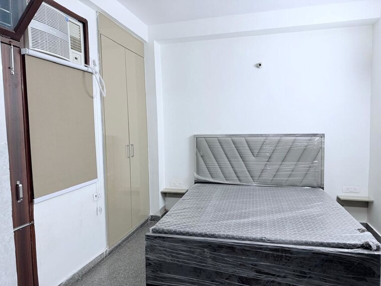 Room, sector 46 3 Bedroom 1800 Sq.Ft. Builder Floor In Sector 46 Gurgaon 10239461
