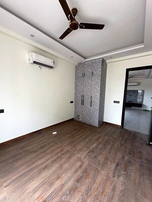 Room in 2 BHK Builder Floor at Sector 30 – for Rent