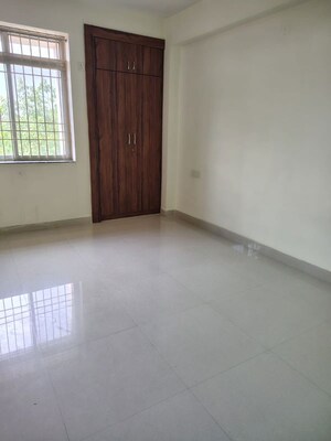 Room in 3 BHK Apartment at Bariatu – for Rent